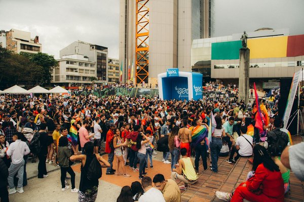 Implication Sociale : Faut-il Agir en Solo ou en Groupe ?